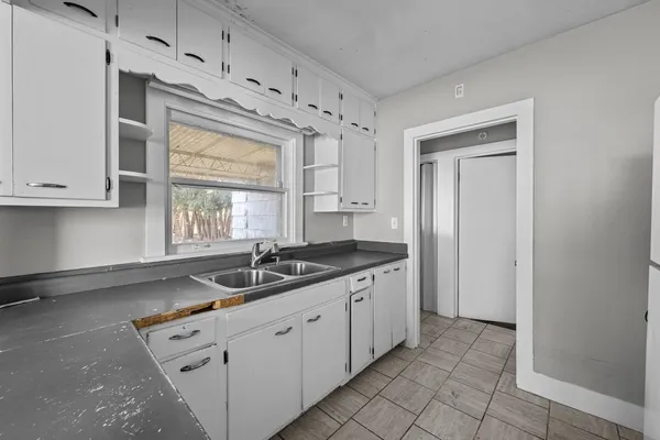 $85,000 | 1524 23rd Avenue, Moline, IL 61265