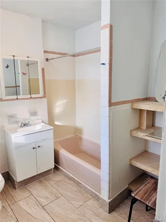 $3,350 | 121 Linden Street, Unit 2, Yonkers, NY 10701