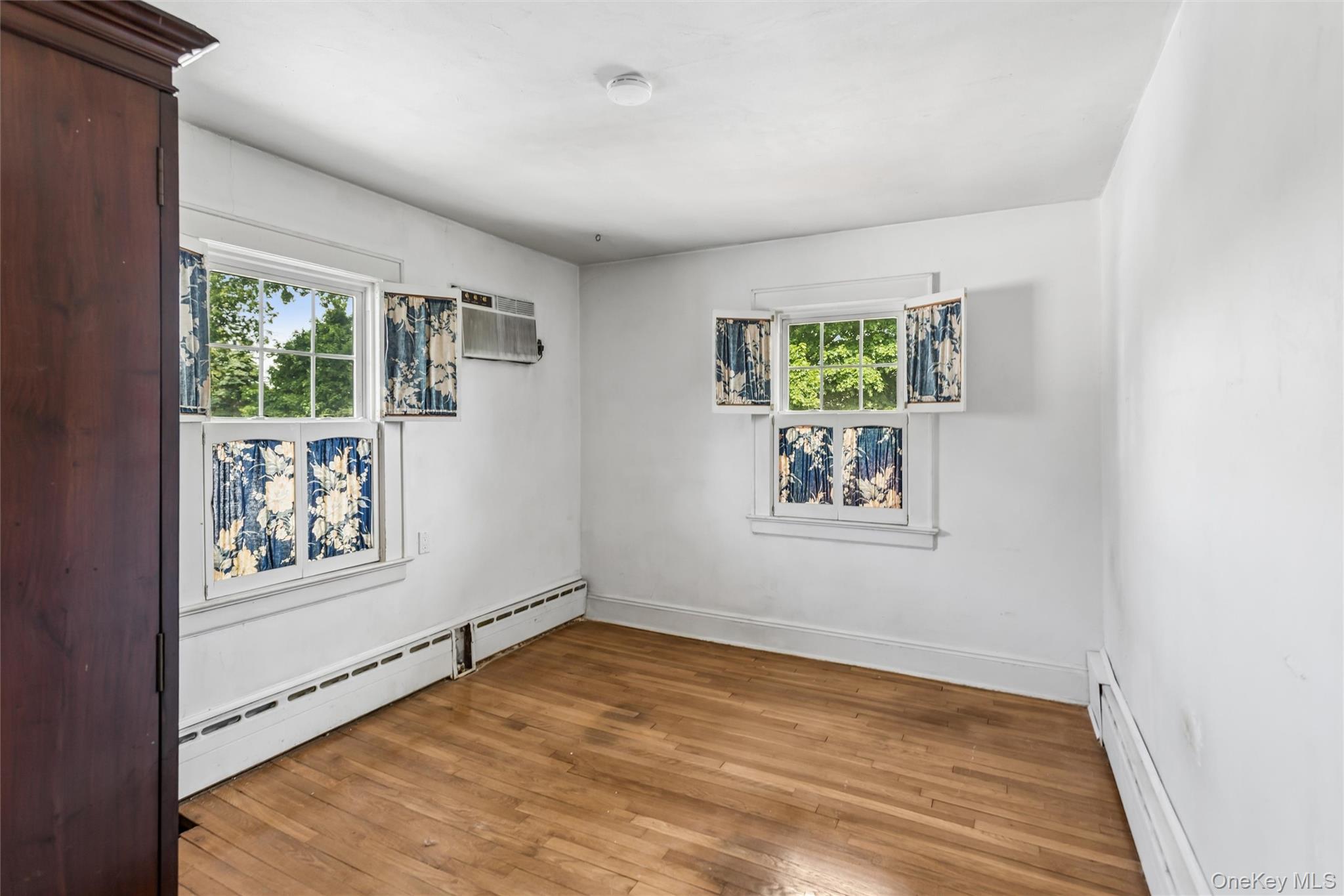 50 Roxbury Road Rockville Centre, NY 11570 - Photo 23 of 45