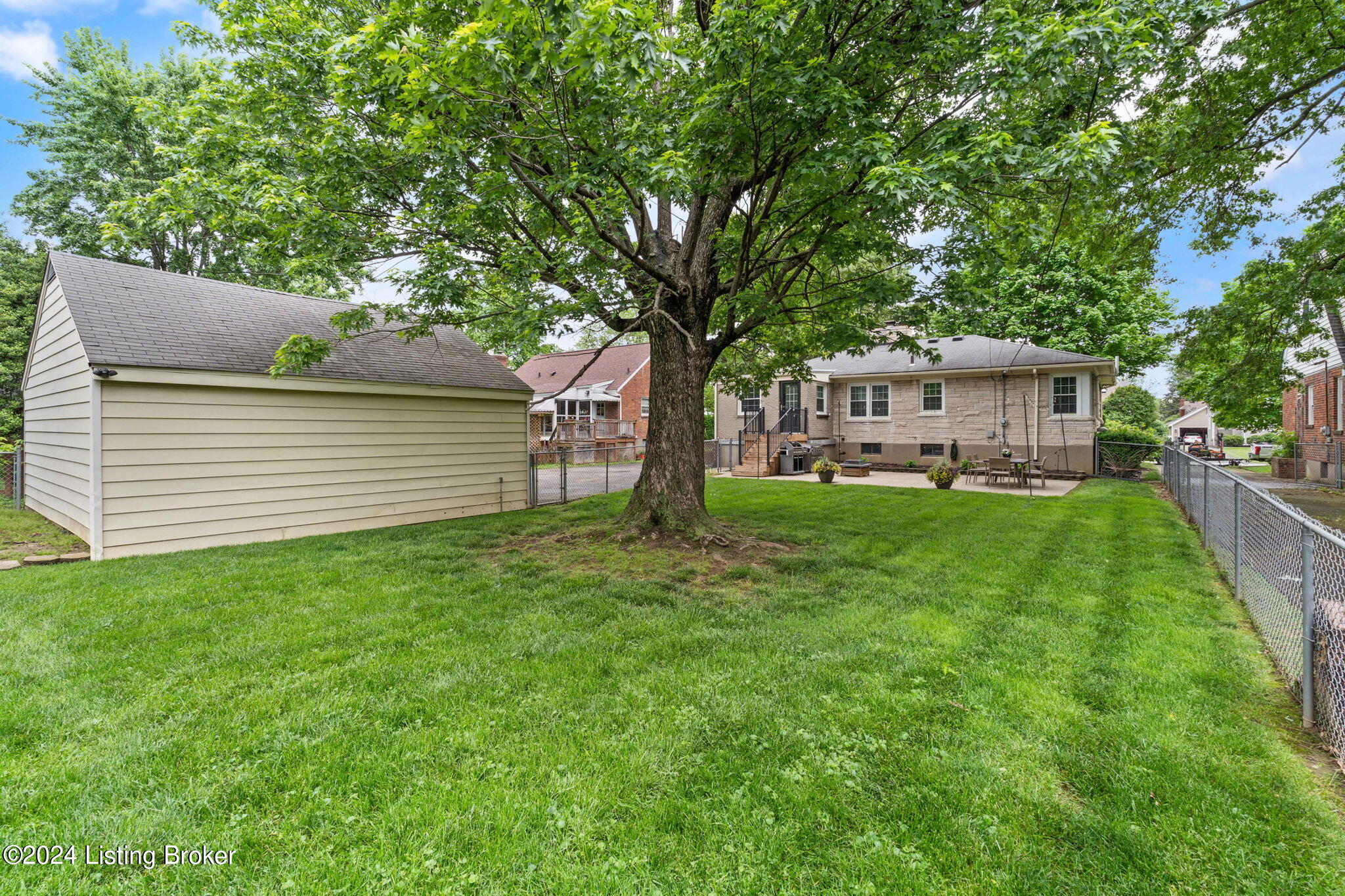 222 Tyne Road Louisville, KY 40207 - Photo 43 of 43 8-Cold Friday 11