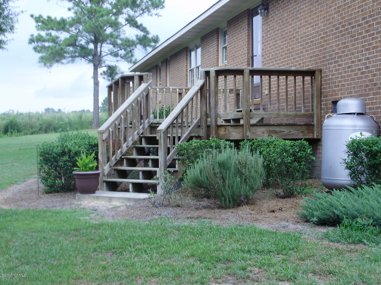 880 Bass Lake Road Clinton, NC 28328 - Photo 9 of 21 BACK DECK