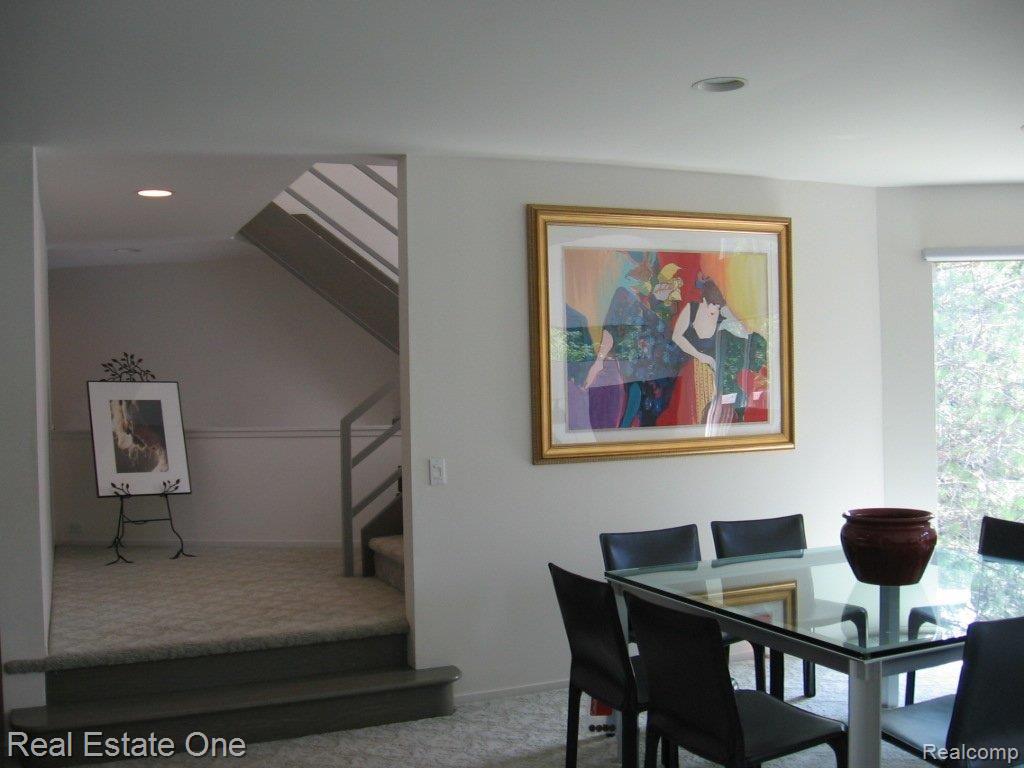975 West Snell Road Rochester, MI 48306 - Photo 4 of 13 Dining Area