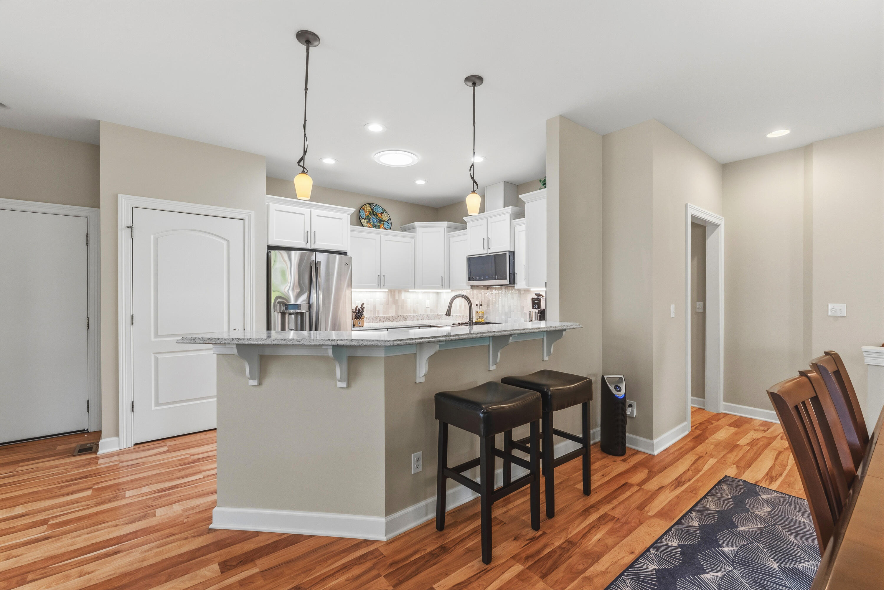 N73-w13623 Claas Road, Unit R4 Menomonee Falls, WI 53051 - Photo 10 of 42 Kitchen