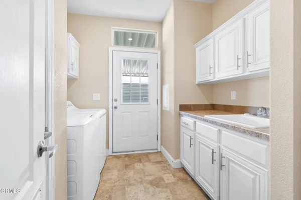 $625,000 | 5540 West 5th Street, Unit 1, Oxnard, CA 93035