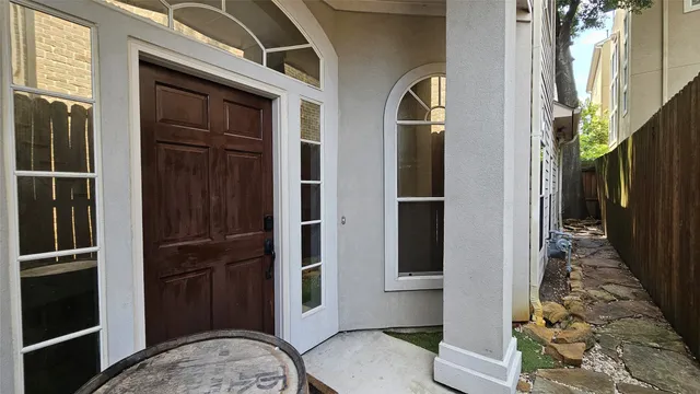 a view of empty room with window