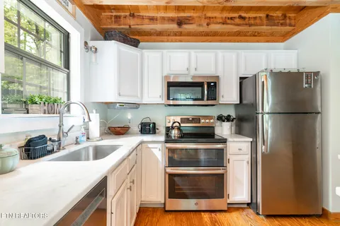 $450,000 | 391 Laurel Road, Townsend, TN 37882