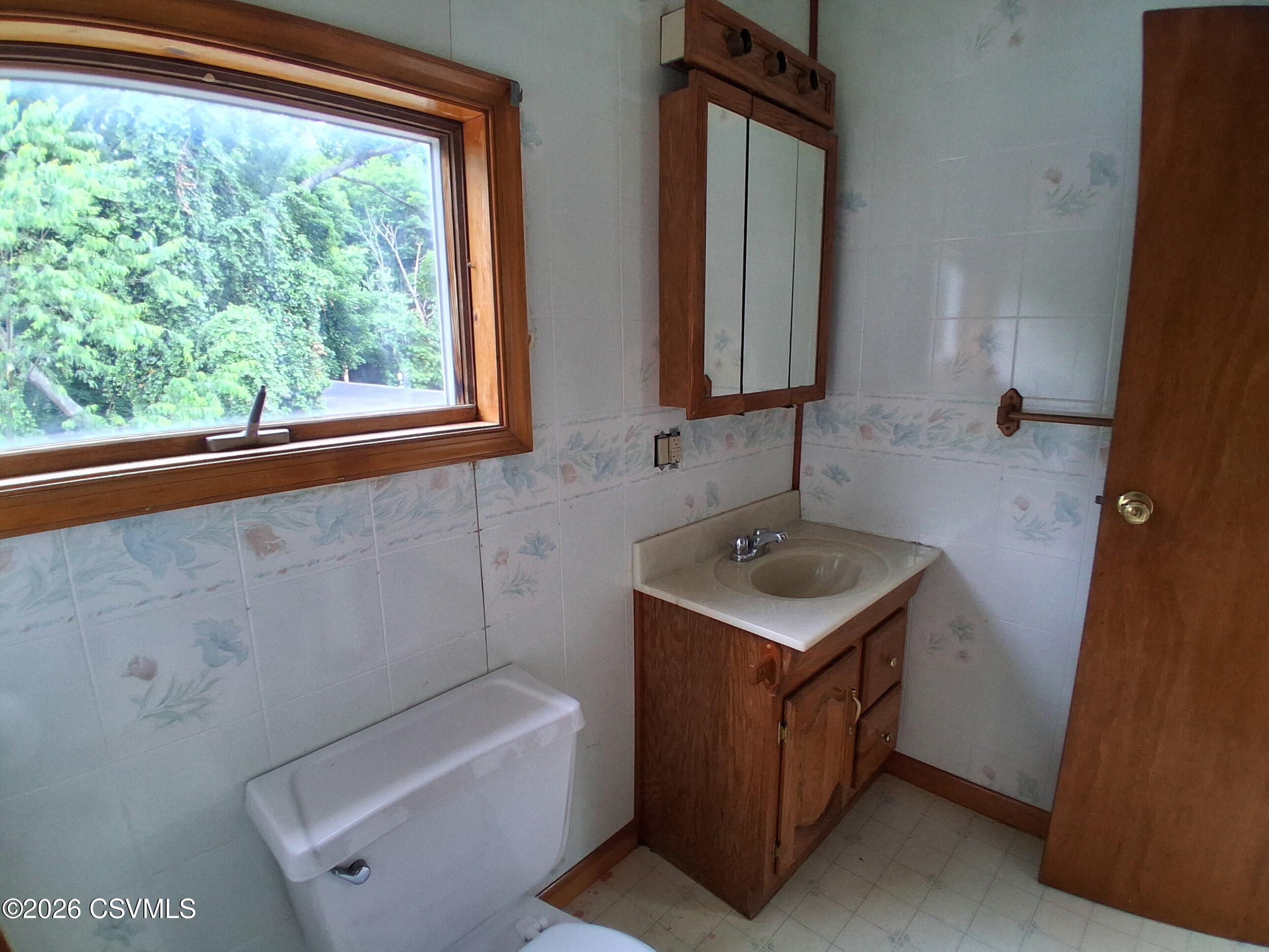 28 North Rock Street Shamokin, PA 17872 - Photo 8 of 13