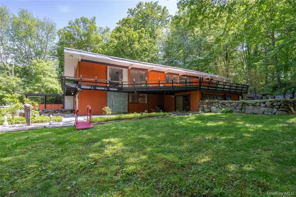 $1,150,000 | 4 Half Mile Road, Armonk, NY 10504
