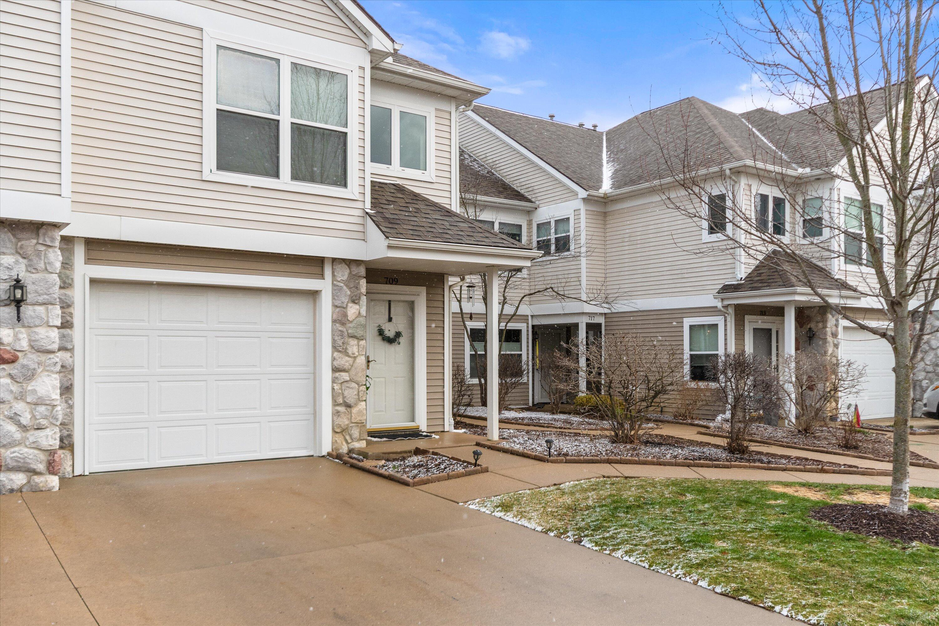 709 Fieldstone Circle West Chelsea, MI 48118 - Photo 4 of 38 04-04