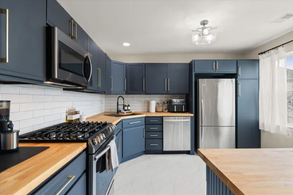 $312,500 | 709 Fieldstone Circle West, Chelsea, MI 48118