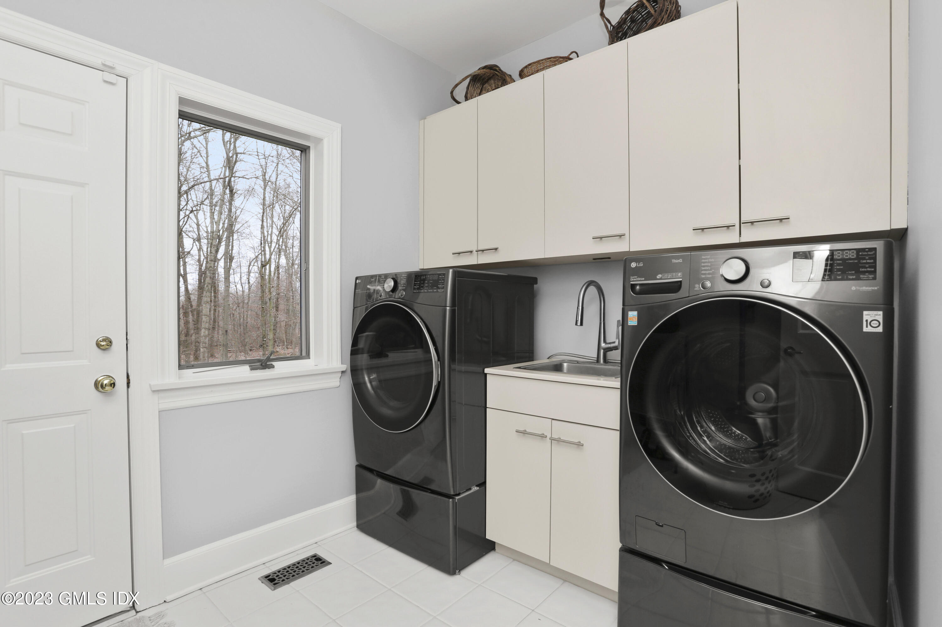 12 Juniper Hill Road Greenwich, CT 06830 - Photo 38 of 61 a utility room with dryer and washer