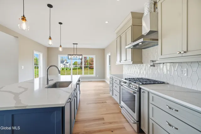 $825,000 | 1 Welding Way, Colonie, NY 12047