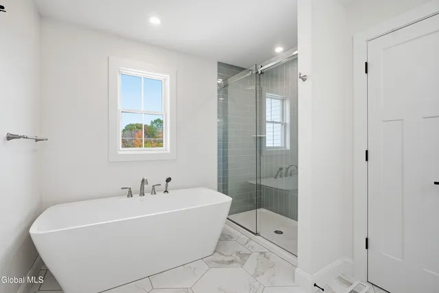 $825,000 | 1 Welding Way, Colonie, NY 12047