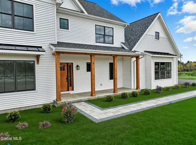 $825,000 | 1 Welding Way, Colonie, NY 12047