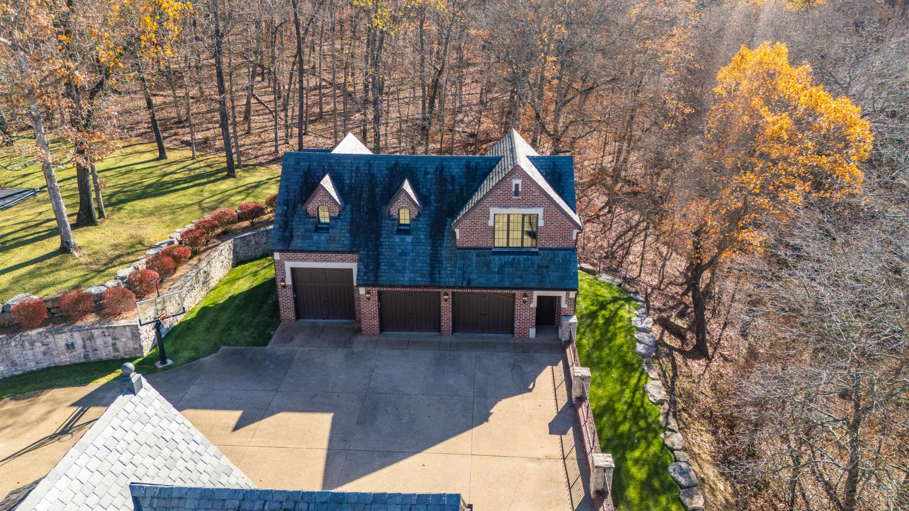 6052 East Summit View Drive Springfield, MO 65809 - Photo 92 of 129 DJI_20240602214814_0039_D