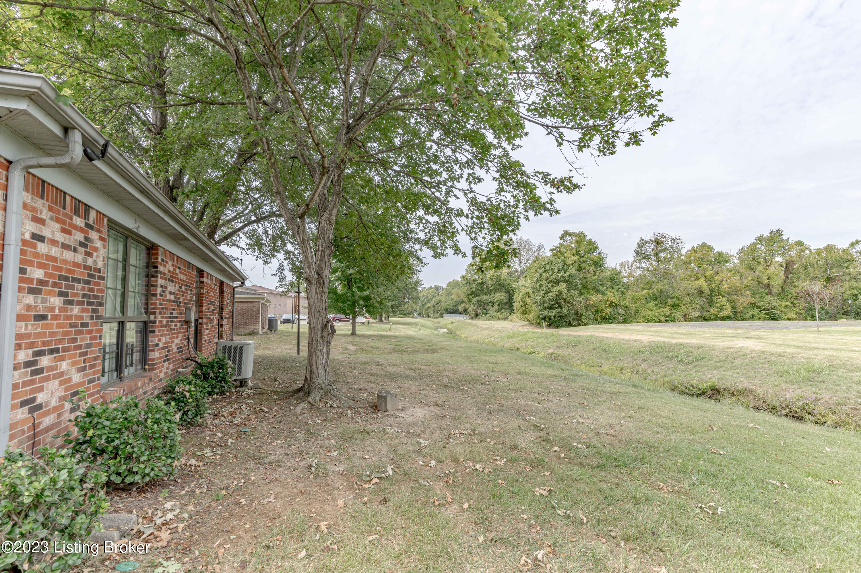 3033 Fordhaven Road Louisville, KY 40214 - Photo 38 of 49 DSC05242
