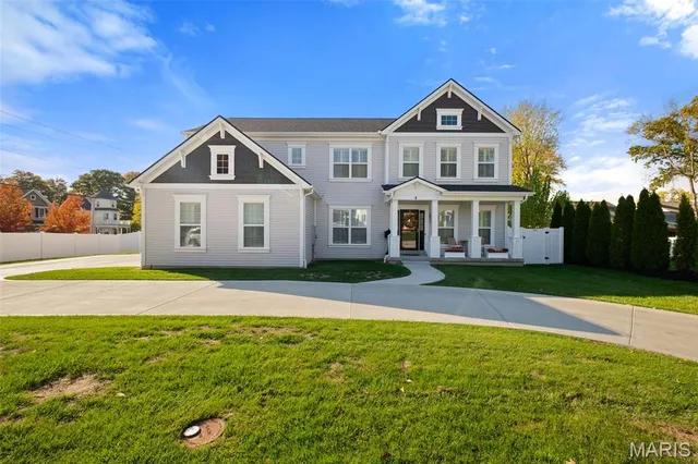 $1,700,000 | 4 Hillcrest Place, St. Louis, MO 63122