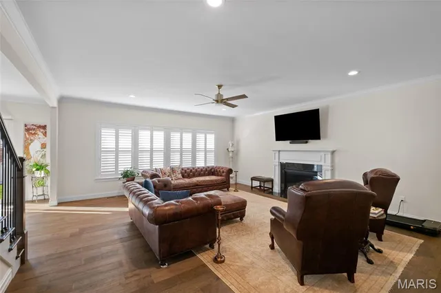 $1,700,000 | 4 Hillcrest Place, St. Louis, MO 63122