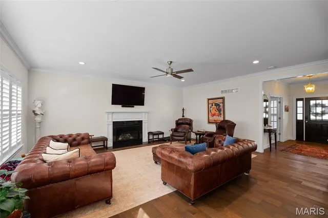 $1,700,000 | 4 Hillcrest Place, St. Louis, MO 63122