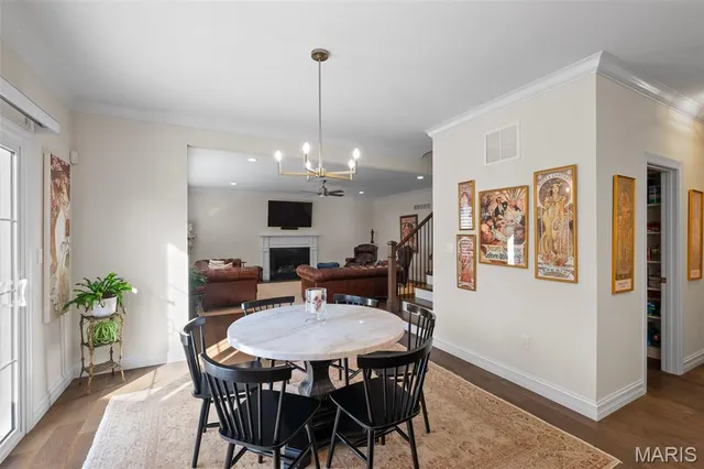 $1,700,000 | 4 Hillcrest Place, St. Louis, MO 63122