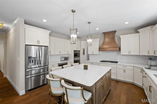 $1,700,000 | 4 Hillcrest Place, St. Louis, MO 63122