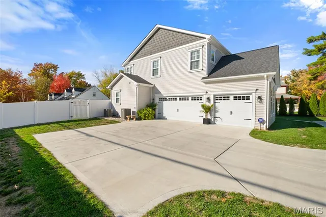 $1,700,000 | 4 Hillcrest Place, St. Louis, MO 63122