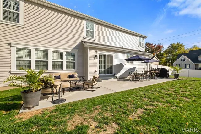 $1,700,000 | 4 Hillcrest Place, St. Louis, MO 63122