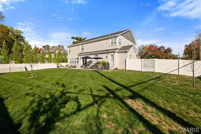 $1,700,000 | 4 Hillcrest Place, St. Louis, MO 63122