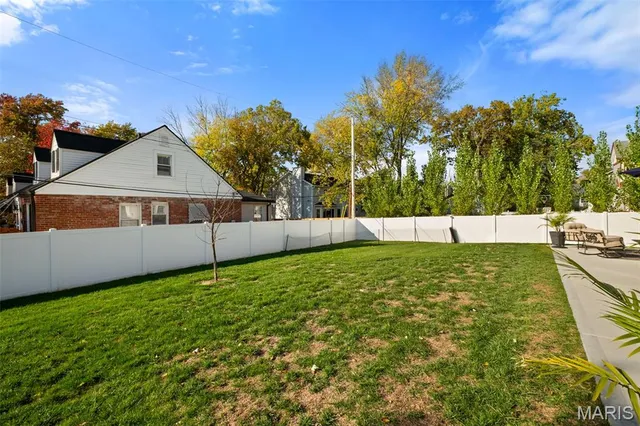 $1,700,000 | 4 Hillcrest Place, St. Louis, MO 63122