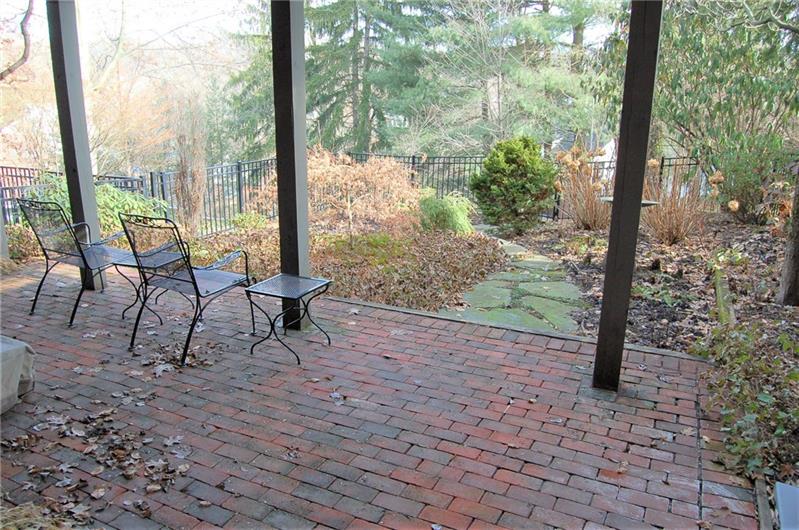 416 Schenley Road Pittsburgh, PA 15217 - Photo 22 of 25 Gallery Image 22
