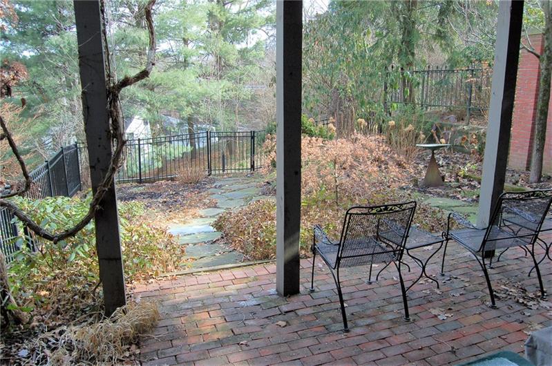 416 Schenley Road Pittsburgh, PA 15217 - Photo 23 of 25 Gallery Image 23