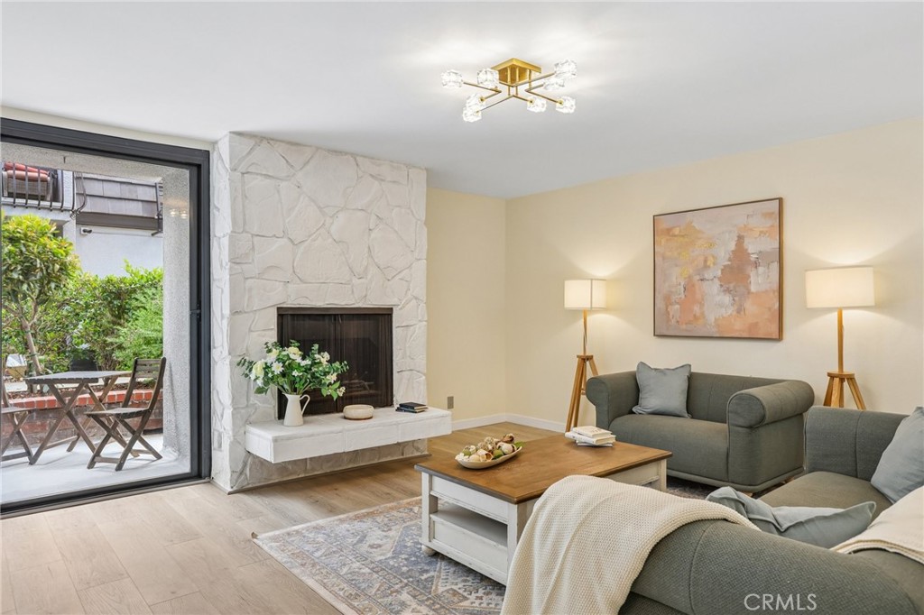 8105 Redlands Street, Unit 107 Playa del Rey, CA 90293 - Photo 4 of 38 Gallery Image 4
