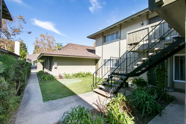 a view of a back yard of the house
