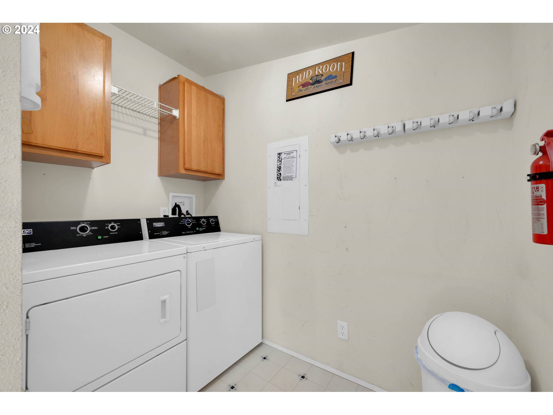 2394 Maia Loop Springfield, OR 97477 - Photo 9 of 19 a bathroom with a toilet a sink and mirror