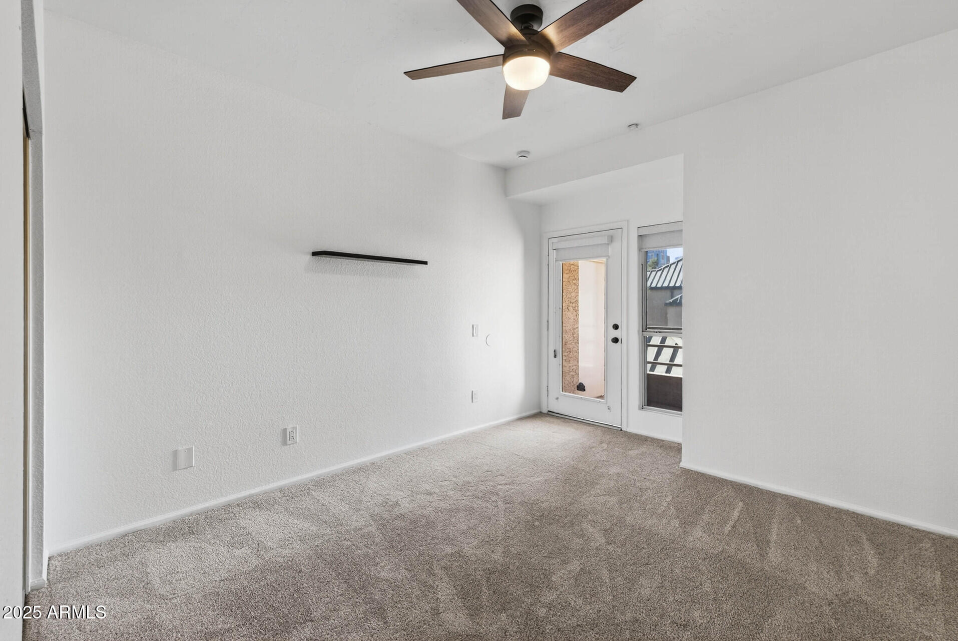 101 North 7th Street, Unit 245 Phoenix, AZ 85034 - Photo 27 of 37 an empty room with a ceiling fan and a window