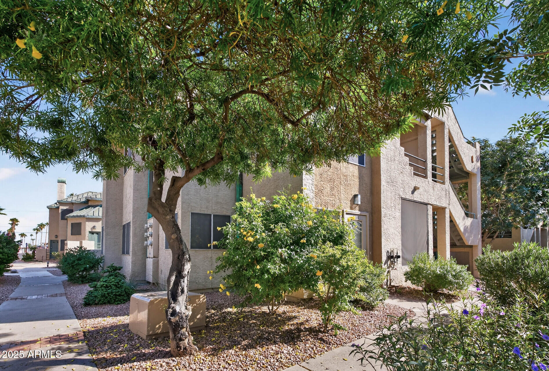 101 North 7th Street, Unit 245 Phoenix, AZ 85034 - Photo 34 of 37 a front view of a house with garden