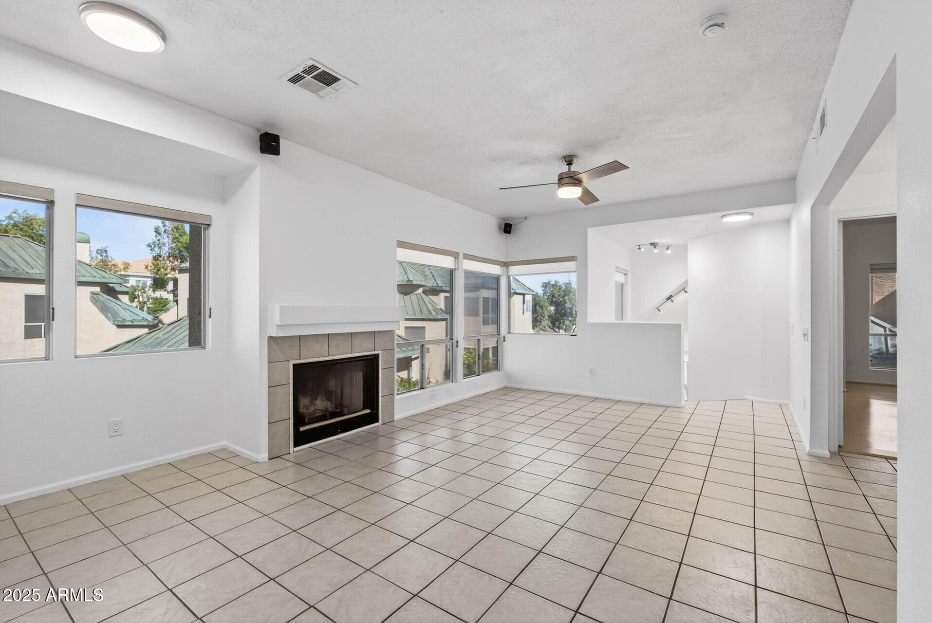 101 North 7th Street, Unit 245 Phoenix, AZ 85034 - Photo 8 of 37 a view of an empty room with a fireplace and a window