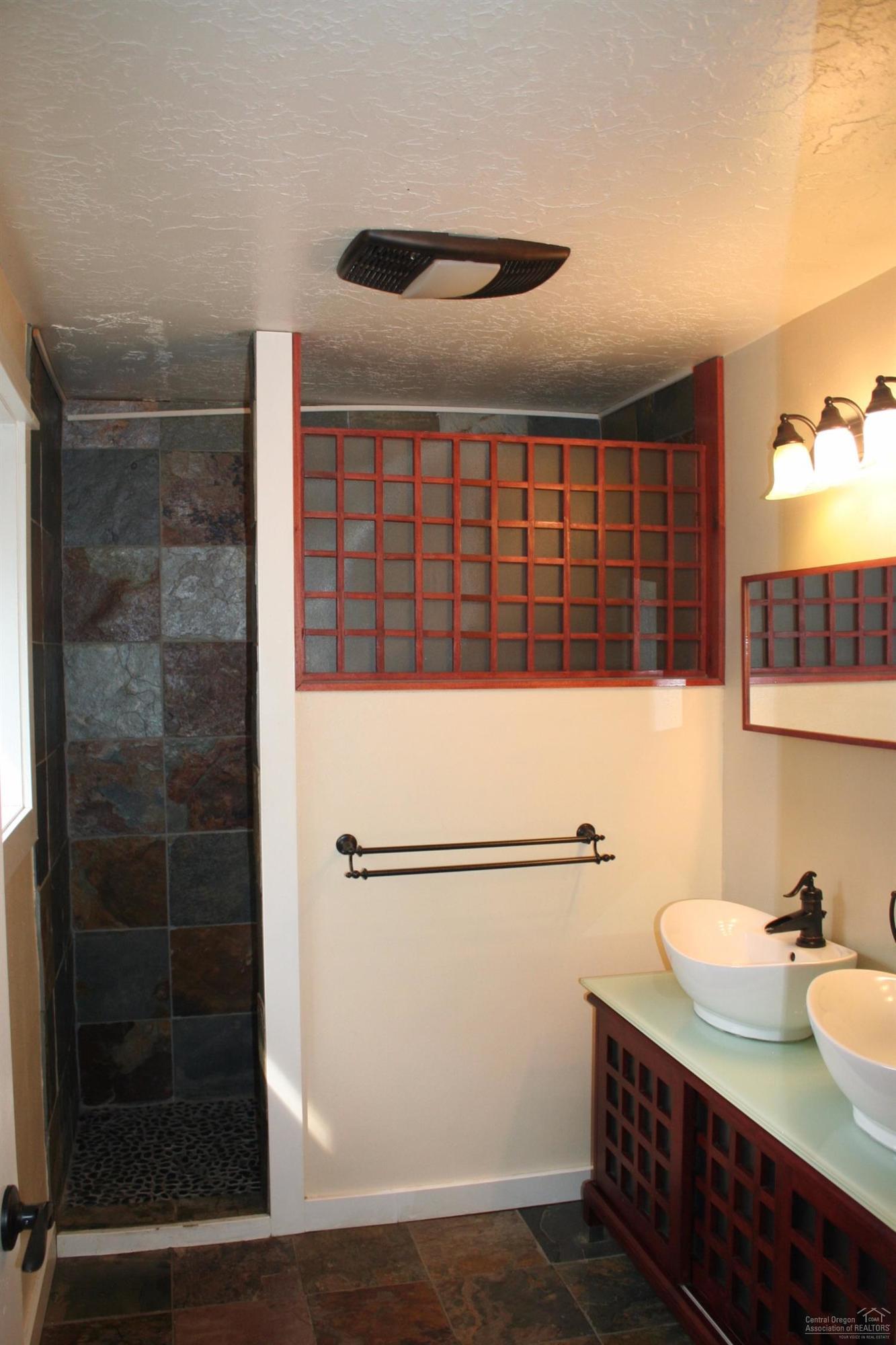 20295 Rae Road Bend, OR 97702 - Photo 8 of 13 Additional Photo