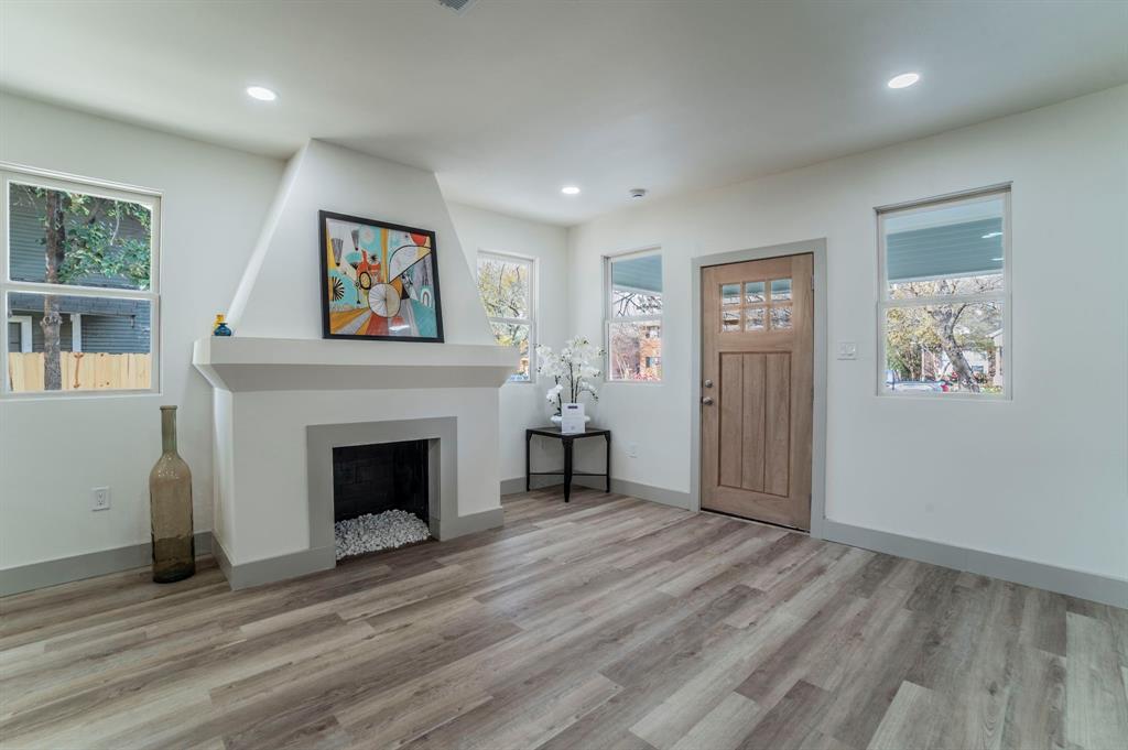 5914 Victor Street Dallas, TX 75214 - Photo 2 of 32