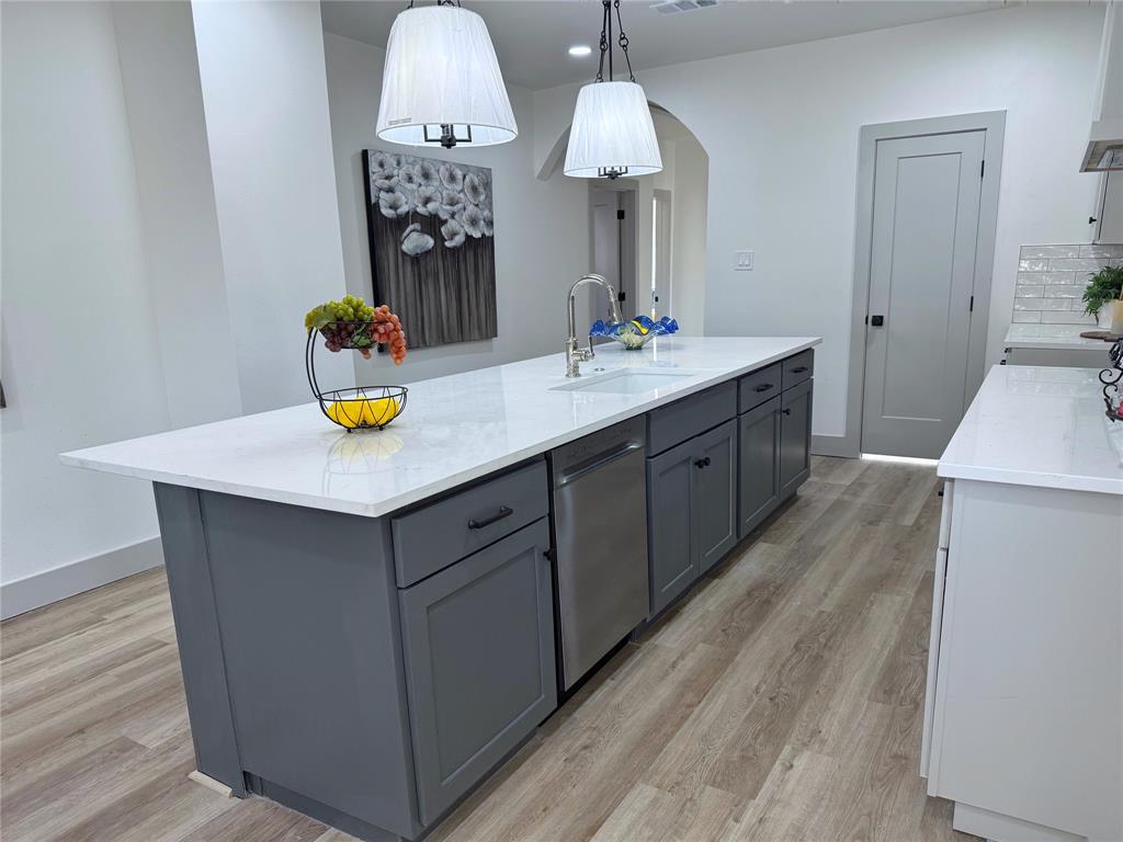 5914 Victor Street Dallas, TX 75214 - Photo 8 of 32