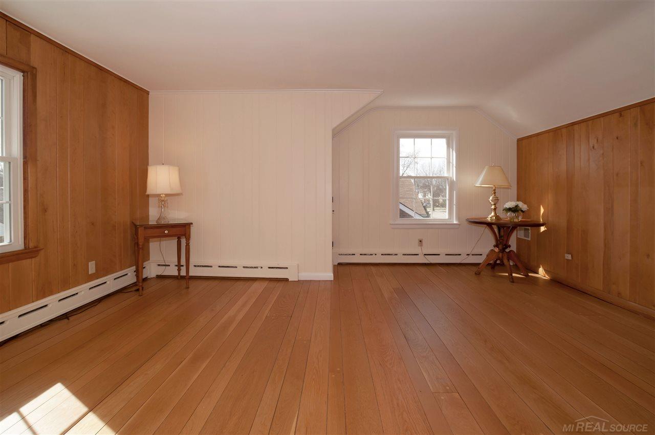 1155 Hampton Road Grosse Pointe, MI 48236 - Photo 28 of 38 31315285-27.JPG