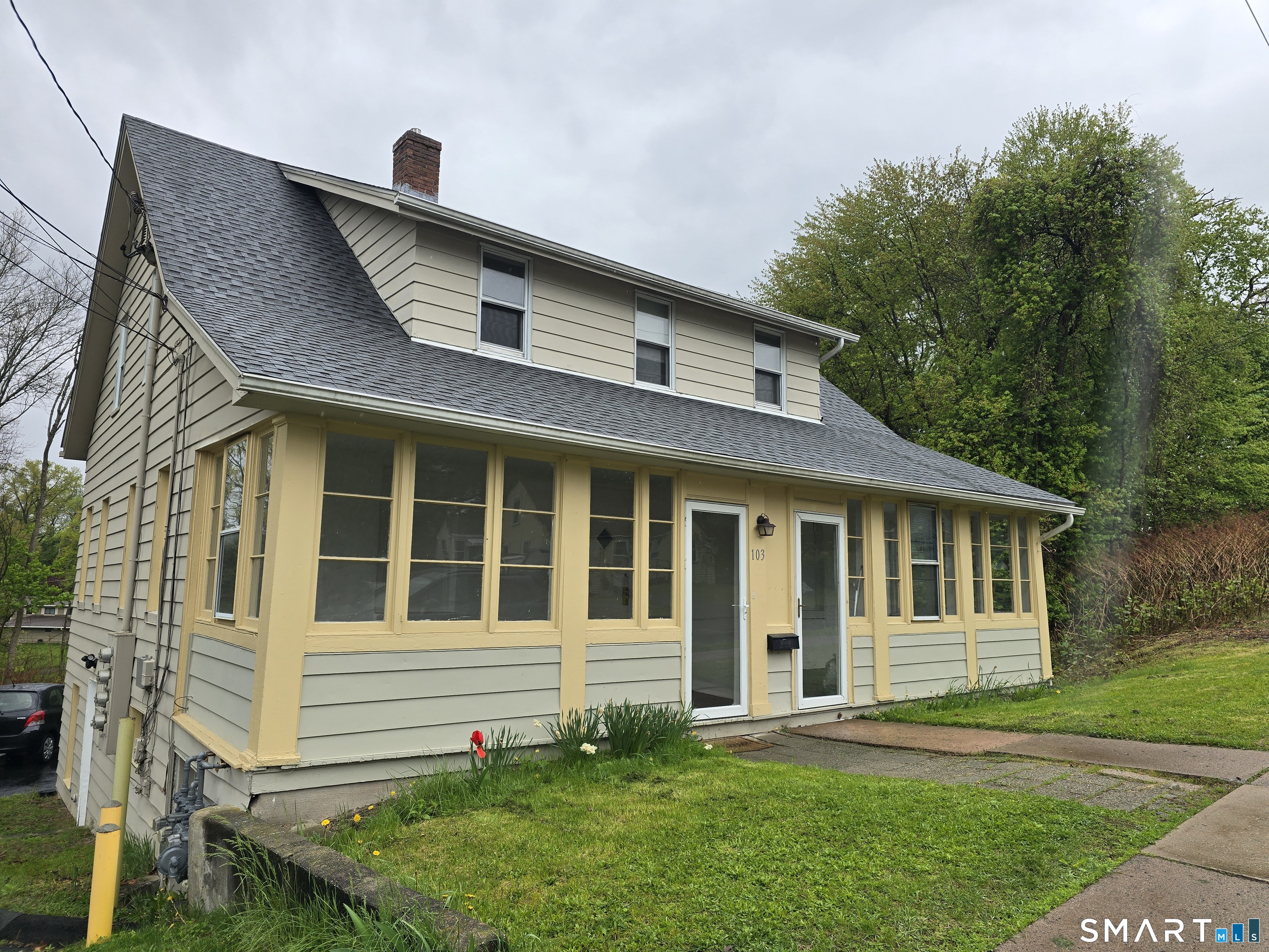 103 Capen Street, Unit 2 Windsor, CT 06095 - Photo 10 of 10 a front view of a house with a garden