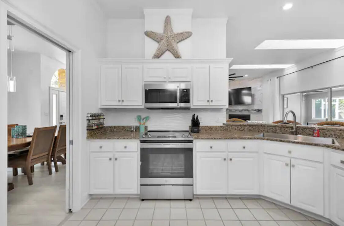 5043 Challenger Way Pensacola, FL 32507 - Photo 10 of 34 Spacious Kitchen