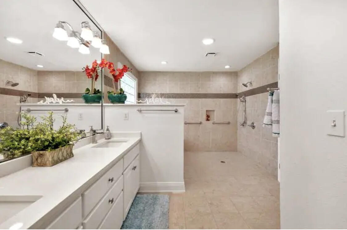 5043 Challenger Way Pensacola, FL 32507 - Photo 14 of 34 Primary bath