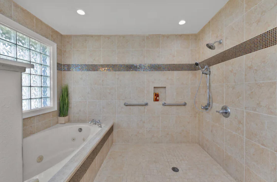 5043 Challenger Way Pensacola, FL 32507 - Photo 15 of 34 Primary bath