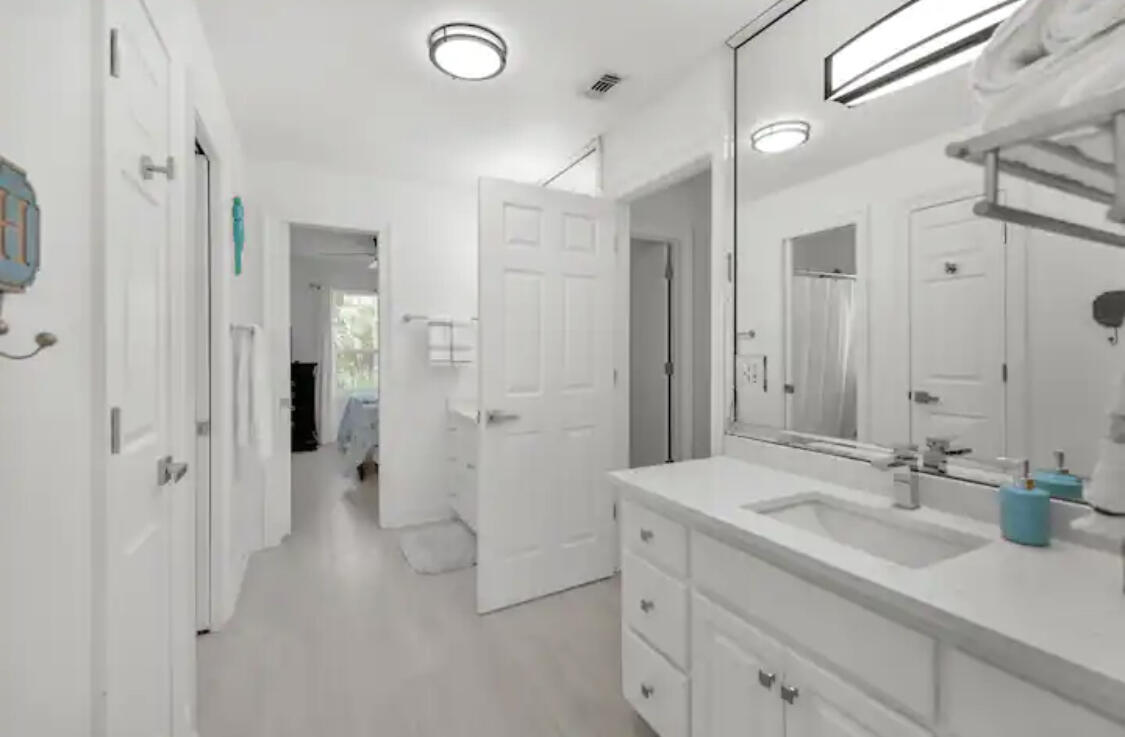 5043 Challenger Way Pensacola, FL 32507 - Photo 22 of 34 Jack and Jill bathroom