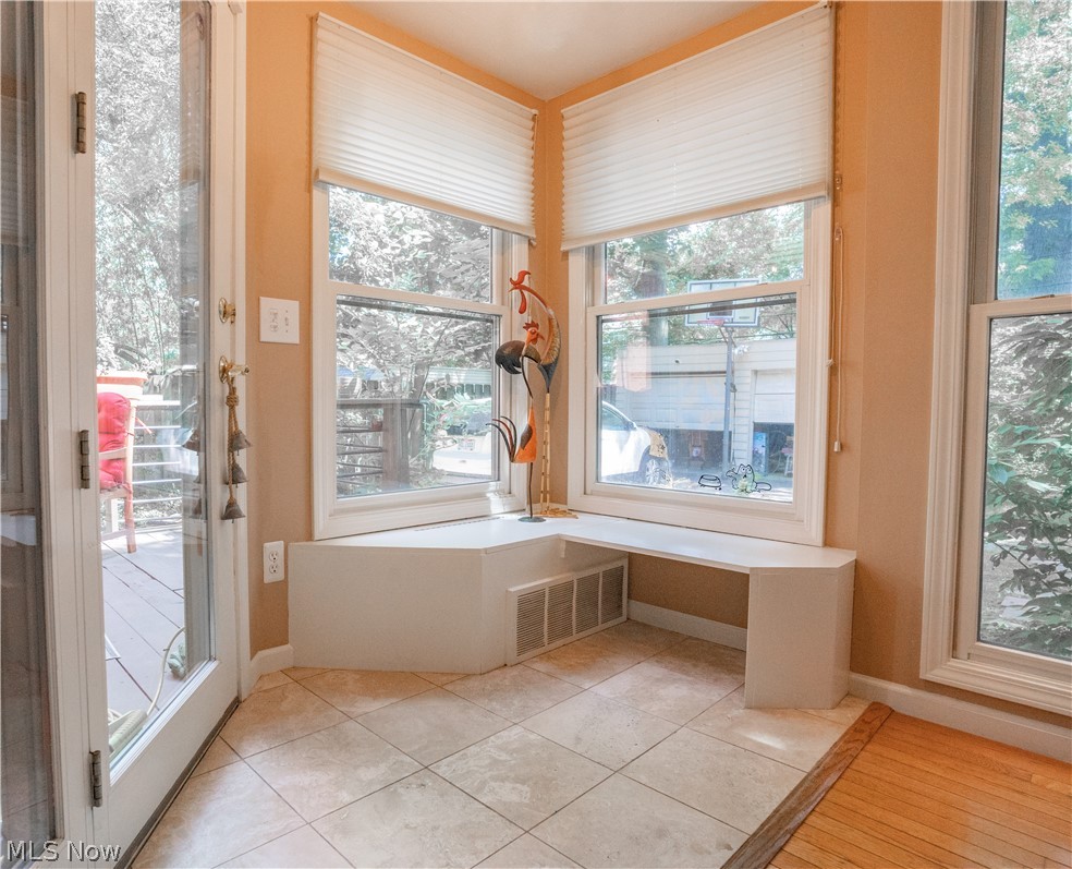 2387 Saybrook Road Cleveland, OH 44118 - Photo 18 of 33