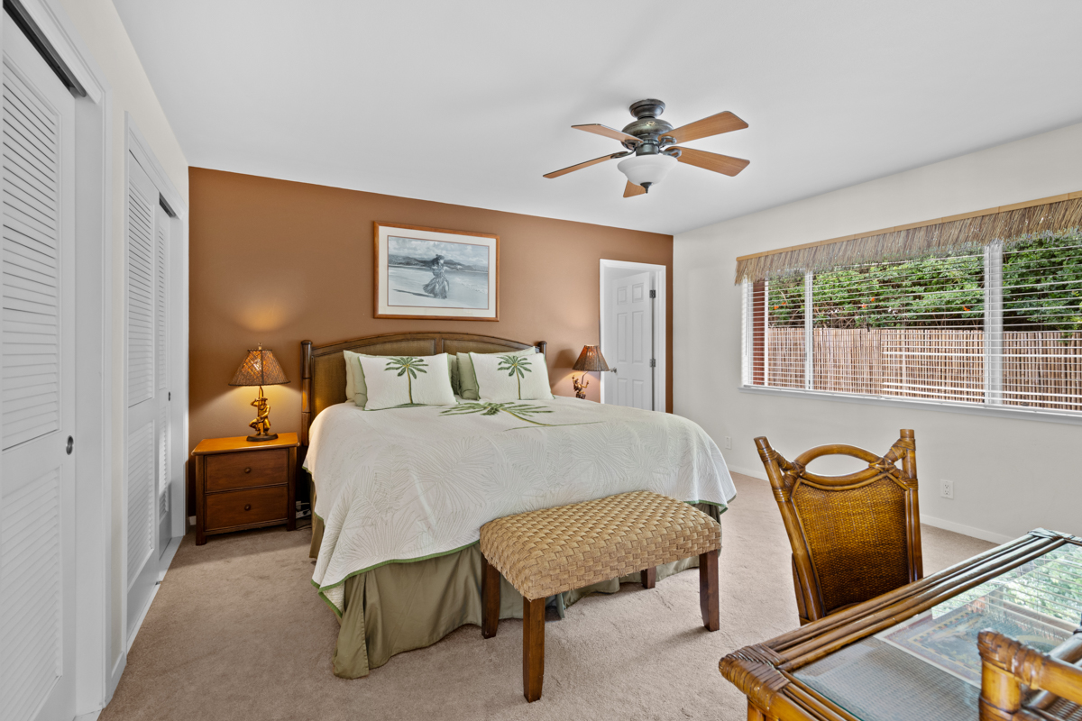 66-1685 Kohala Mountain Road Kamuela, HI 96743 - Photo 7 of 26 a bedroom with a bed and a window