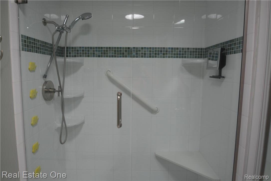 686 Lake Forest Road Rochester, MI 48309 - Photo 12 of 24 DSC_4118.JPG