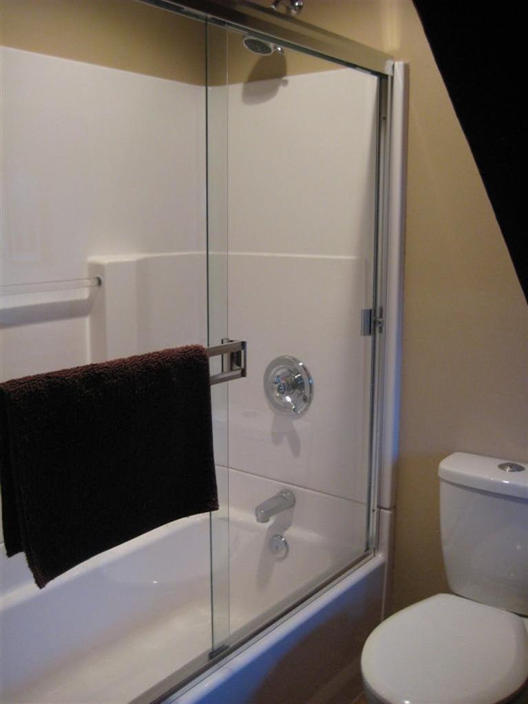 342 Elder Mill Road Trail, OR 97541 - Photo 10 of 18 Guest bath.